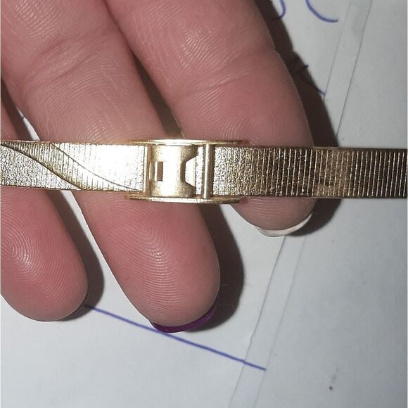 Vintage ladies gold Elgin watch - Picture 6 of 9